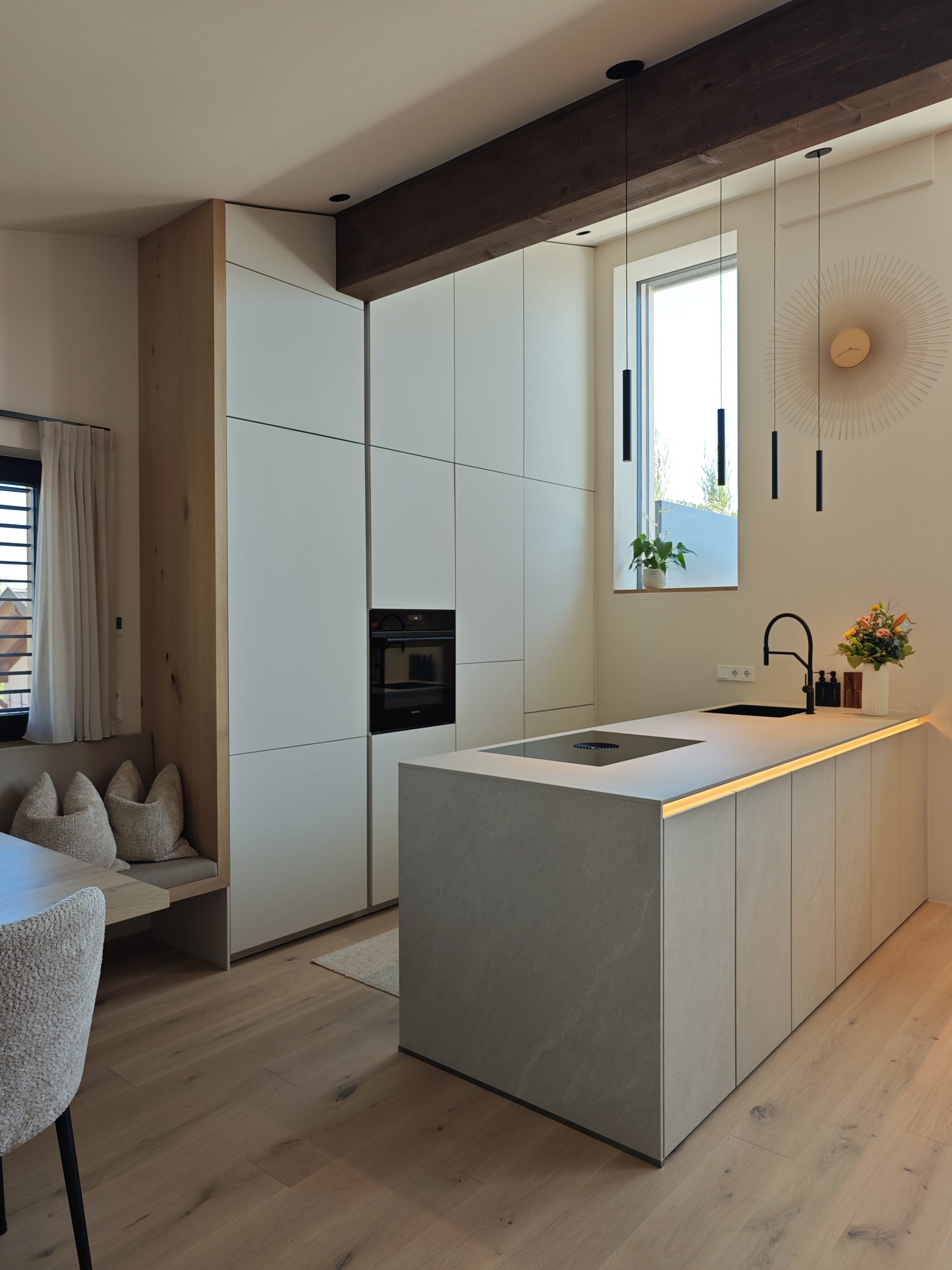 Moderne K&uuml;che von Untermarzoner im Haus von Olympiasiegerin Andrea V&ouml;tter